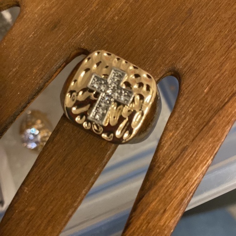 Men cross ring NWT